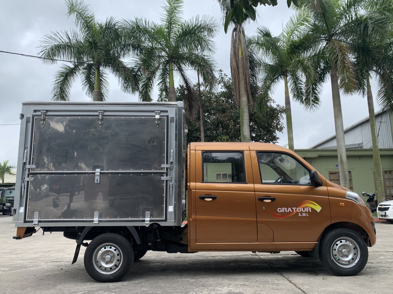 Xe Foton Gratour Kép thùng kín cánh dơi